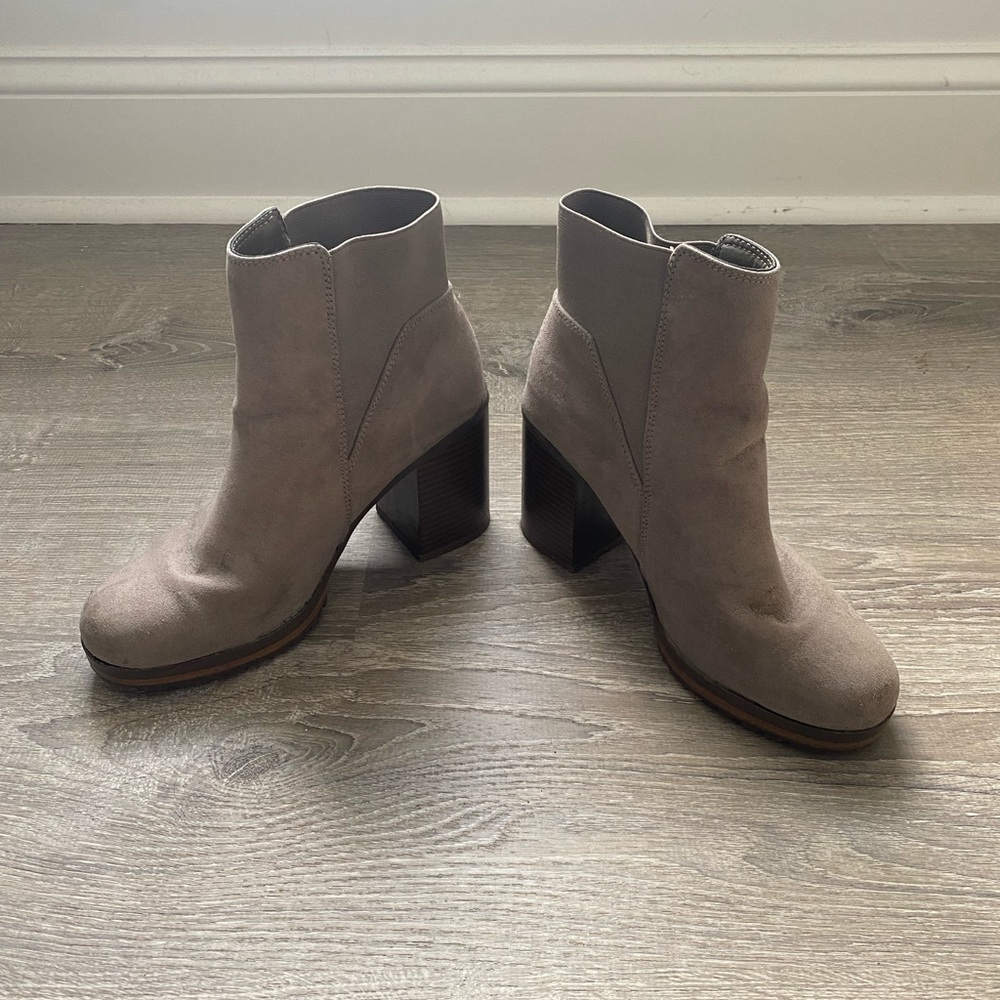 Size 9 H&M Block Heel Booties! 👢 👢